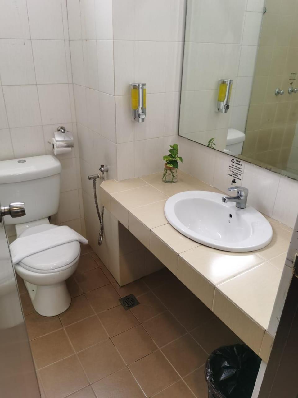 Lovita Hotel Куантан Екстер'єр фото