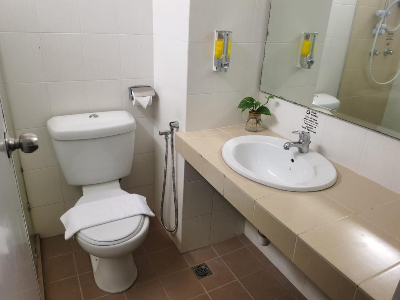 Lovita Hotel Куантан Екстер'єр фото