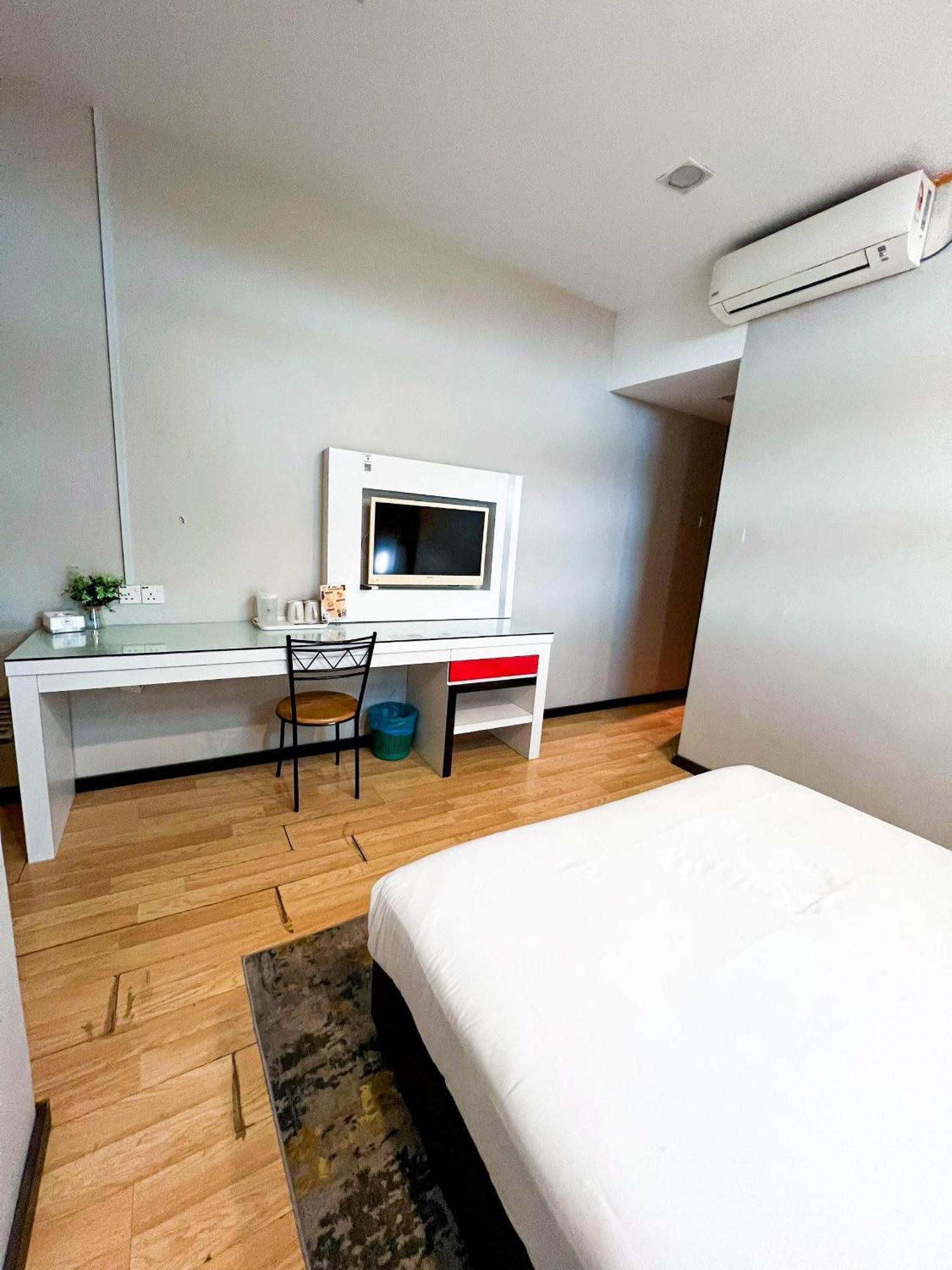 Lovita Hotel Куантан Екстер'єр фото